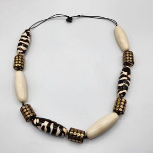 Chunky cream & brown beaded necklace